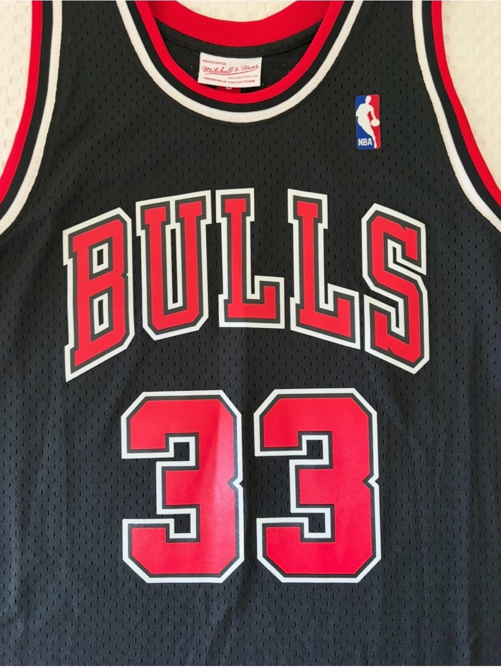 Mitchell & Ness Bulls #33 Black Red Retro Jersey - Pippen